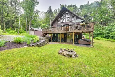 Image de Tolland Cabin w/ Private Hot Tub & Grill!