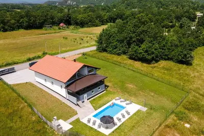 Image de Superbe maison Ă Klanac avec cuisine