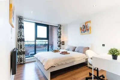 Appartement au Centre-Ville avec Balcon | Lumineux et Spacieux