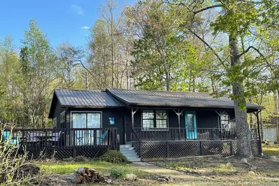 Image de Cabin Down Dog Creek on Nolin Lake is steps from the neighborhood Boat Ramp!