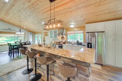 Image de Champion Vacation Rental with Fire Pit!