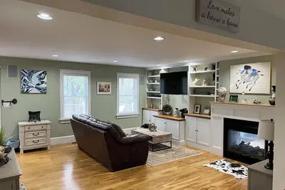 Image de Beachside Bliss: Modern Comfort Steps from Scenic Trails, Sleeps 10!