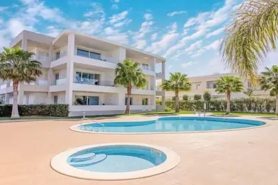 Image de Luxury Apt. Garden, Pool and Near Beach