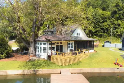 Image de Lake Burton Retreat Summer/ Winter Get Away