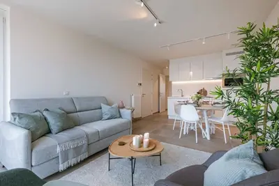 Image de Huswell - Stylish New Apartment + Free Parking