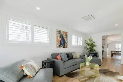 Image de Getaway on Curran | Cbd Escape, Ev Plug, Firepit