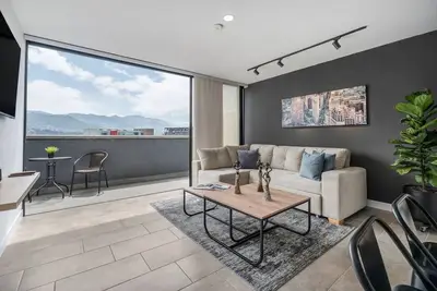 Image de Luxury Apt w/ balcony & city view Ac by Housy Host