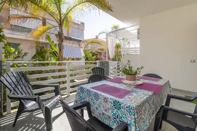 Image de Appartement de vacances \"Samuel Beach Con Veranda\" avec terrasse privée et Wi-Fi