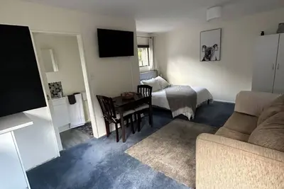 Image de Country cottage close to airport (pet friendly)