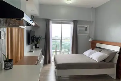 Image de Modern & Cozy Minimalist Space with Balcony