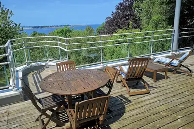 Image de Maison moderne en bois vue mer