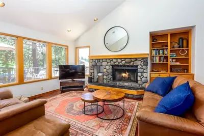 Image de Pet-Friendly Sunriver Home + Sharc Passes