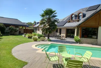 Image de Spacieuse Maison Avec Piscine, Proche Port Et Centre Ville