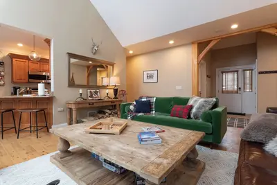 Image de Stratton + Mt. Snow family getaway with Hot Tub, Fire Pit, Game Room, and Ac!