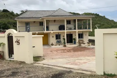 Image de Wit's End, Very High-End Finish, 4 Beds and 3 Baths, With Private Pool