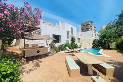 Image de Rustic Urban Villa with private pool - 400 m away from Sandy beach