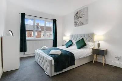 Image de Comfortable three Bedroom Family Apartment