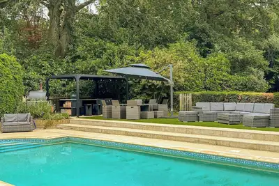 Image de 2 bedroom accommodation in Farnham Common, near Beaconsfield