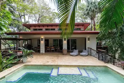 Image de Lovely Villa with private path to Surf in Guiones