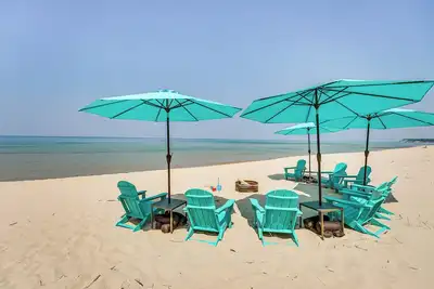 Image de Private Beachfront Lake Michigan Rental w/ Kayaks