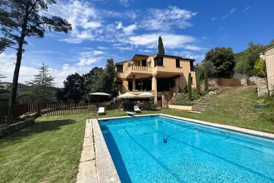 Image de Family villa with large pool near Barcelona