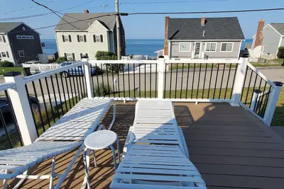 Image de Ocean View Beach house steps from the ocean, minutes away from downtown Plymouth