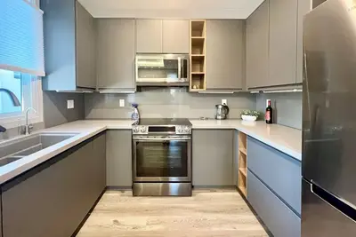 Image de Stylish new 2b2b detached house with a private backyard in a quiet neighborhood