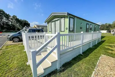 Image de Lovely 6 berth caravan at Caldecott Hall Country Park, Norfolk ref 91010c