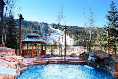 Image de 2br Resort condo steps from gondola at The Springs w/ pool, hot tubs & firepit!