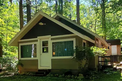 Image de Cozy cabin just steps away from Upper Post Lake. Pet friendly with a small fee!