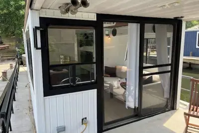 Image de Charming Lake Anna Houseboat
