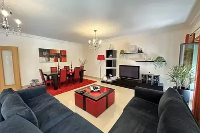 Image de Come discover this magnificent Portuguese city and choose this cozy. . .