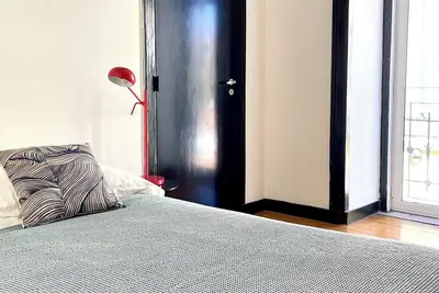 Central Hidden Gem, Rustic Modern 2 Bedroom Flat