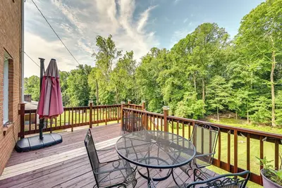 Image de Roomy Martinsville Vacation Rental w\/ Private Deck