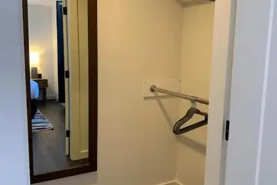 Image de Revy Retreat- Clean 2 Br Custom Built Suite\n