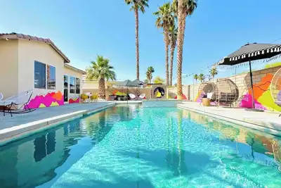 Image de The California Dreamhouse, by Desert Vibes. Saltwater Pool + Hot Tub!