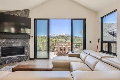 Image de Townhome in Dillon with epic lake and mountain views & Ev Charger!