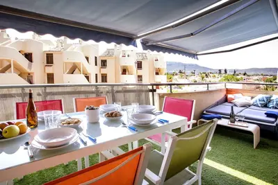 Image de Joli appartement pour 6 personnes avec climatisation, piscine, Wifi, Tv, terrasse et parking