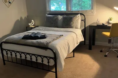 Image de Stay Awhile Center City Charlotte minutes away, Noda area