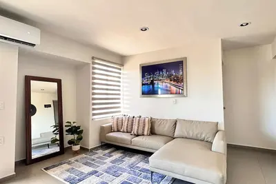 Cozy condo 2 blocks away from beach