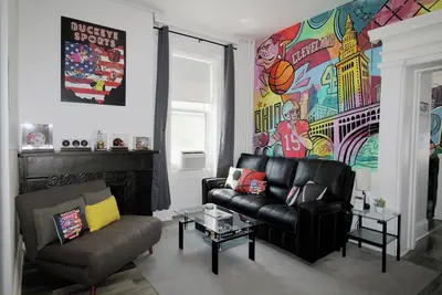 Image de Buckeye Sports ~ Mins to Cp & Sf ~ King/Wd/Pet Ok/Kids Friendly/Largest Mural