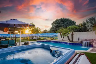 Image de Heated Pool. 3 King Rooms! Sleeps 9!