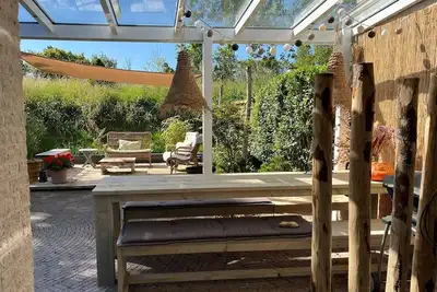 Image de Stylish and modern bungalow within walking distance (1. 5 km) from the beach.