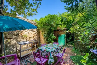 Image de Gaia avec jardin et climatisation