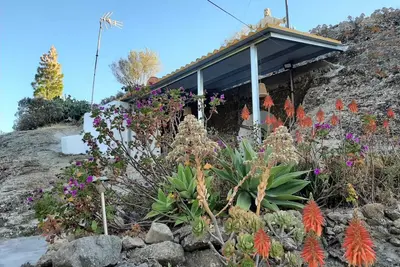 Image de Maison de vacances 'La Cuevita De Hilario' avec vue sur montagne, terrasse privée et jardin privé
