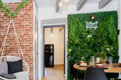 Image de ꧂ Maison « Jungle House » 90 m2/ Montbrison *Rétroprojecteur-Cinéma-Jeux-Parking