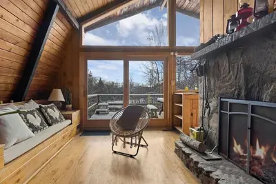 Image de Cozy Mt. Snow Cabin w/ Fireplace