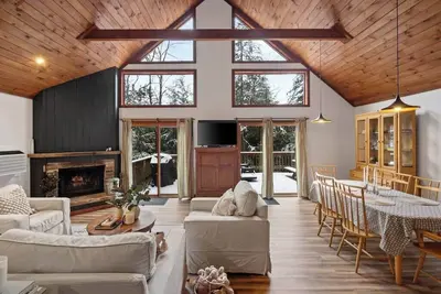 Image de Cozy two-story cabin in woods of Southern Vermont