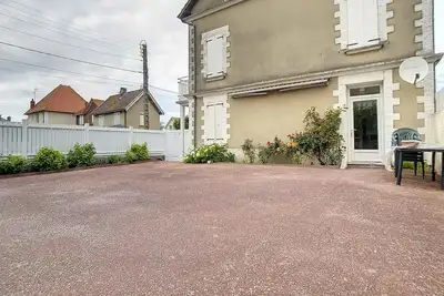 Image de Appartement 3 pièces à 150m de la mer avec cour fermée et terrasse ensoléillée