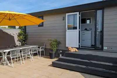 Image de Spacious modern chalet with top amenities, 5 minutes from the beach